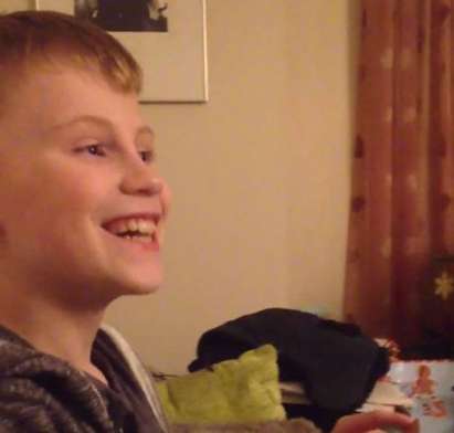 10-годишно момче получи необичаен подарък за Коледа, съобщиха му, че ще става батко
