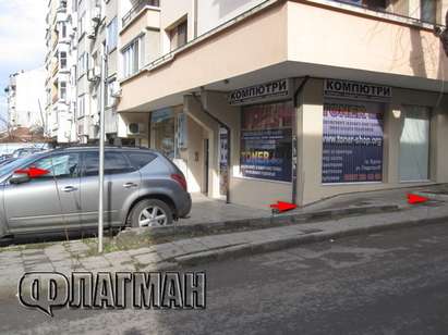 Жители от центъра на Бургас: Арматурни железа се превръщат в капан за пешеходци, опасно е