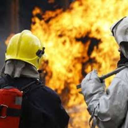 Пламна гаража на 39-годишна жена от Средец, колата й напълно изгоря