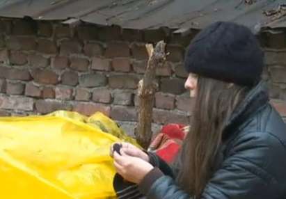 Семейство посреща Коледа на улицата, българин им предложил къща в Копривщица