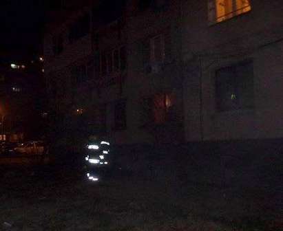 Фойерверки предизвикаха пожар под терасите на 18-етажен блок в бургаския ж.к. „Славейков”