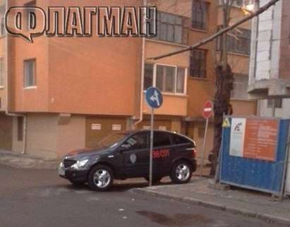 Вижте как джип на 3S COT Бургас паркира безумно на ул."Иван Шишман"
