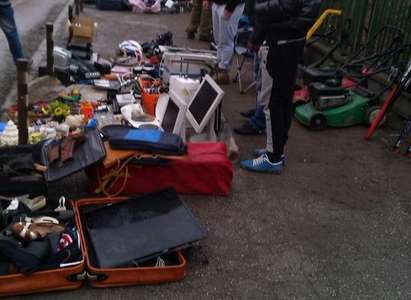 Цигания в Русе, търговци окупират улица, за да си продават боклуците