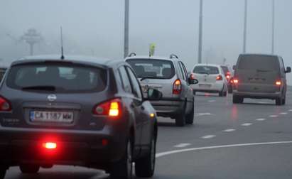 Пътна обстановка: Гъста мъгла затруднява движението по пътя Слънчев бряг - Обзор