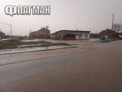 Бургаска област към 11,00 часа:Затворени са пътищата Бургас-Варна и Бургас-Каблешково, както и Средец-Ямбол