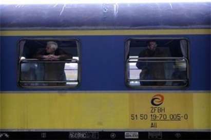 Пътническият влак за Карлово дерайлира, няма пострадали