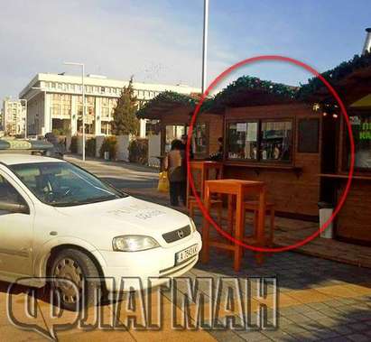 Обраха къщичката на ТОХ-а на площад "Тройката" в Бургас