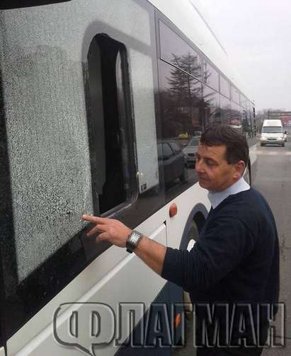 ОДМВР-Бургас: Камъче потроши стъклото на автобус №15, вероятно!