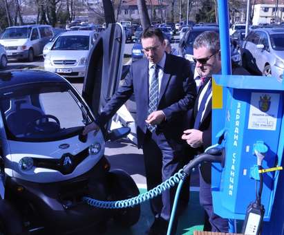 В Бургас заработи първата постоянна зарядна станция за електромобили