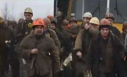 Траур в Украйна, почитат загиналите миньори в Донецк