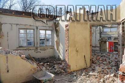 Събарят култовата сграда на Музикалната дирекция в Бургас, подготвят терена за строеж