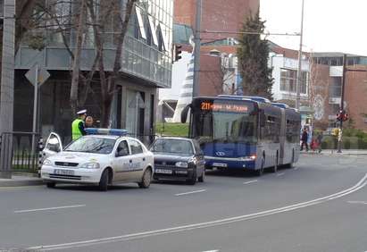Автобус 211 блъсна пешеходец в центъра на Бургас