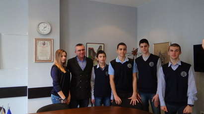 Депутатът Димитър Бойчев се срещна с ученици от ПГМЕЕ-Бургас по случай юбилея на гимназията