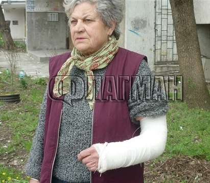 Пенсионерка си разби главата заради стърчаща плочка в центъра на Бургас