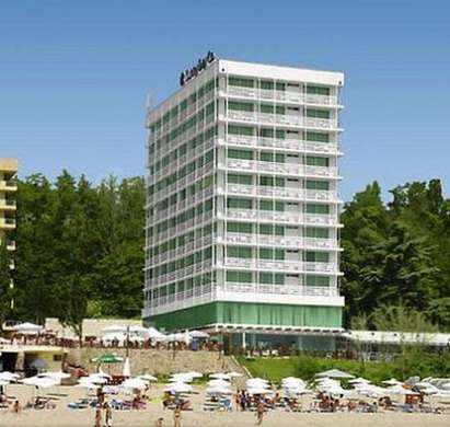 Извънредно: Срути се хотел край Варна, има загинал