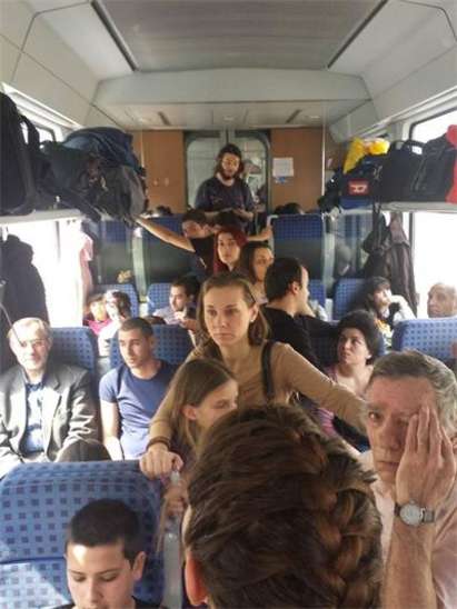 Нечовешка навалица в бързия влак Пловдив-София (видео)