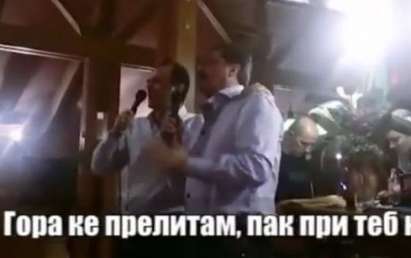 Цветан Василев и Искров пеят заедно "Назад, назад, моме Калино"(Уникално видео")