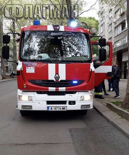 Запален фас в асансьорна шахта на ул. „Александровска“ вдигна на крак Пожарната в Бургас