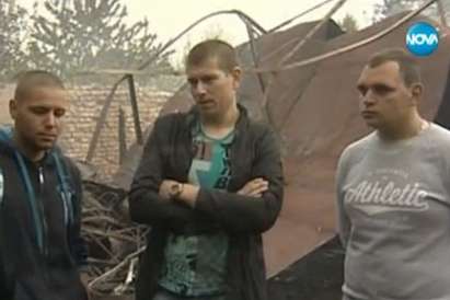 4 младежи се хвърлиха в горяща къща, за да спасят старец
