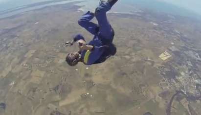 Ужас: Мъж скочи от самолет и парашутът му не се отвори (ВИДЕО)