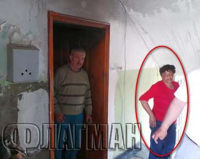 Ужас в кв. "Долно Езерово"! Пожар изпепели дома на 69-годишната Славка (СНИМКИ)