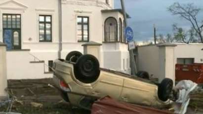 Торнадо връхлетя Германия, обърнати са автомобили