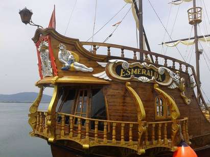 Единственият пиратски кораб в България акостира на пристанище Бургас