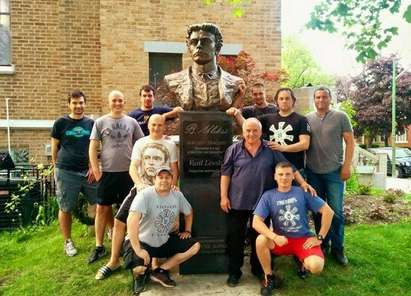 Бизнесмен от Ахелой вдигна паметник на Левски в Чикаго