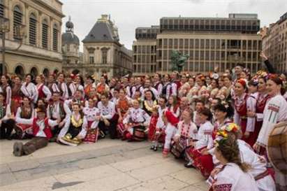 Бургазлия учи французи в Монпелие на кръшни български хора