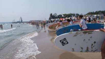Община Бургас пуска Централния плаж с безплатни чадъри и шезлонги
