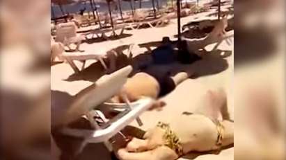 Очевидец заснел с мобилен телефон разстрела на туристите в Тунис (ВИДЕО 18+)