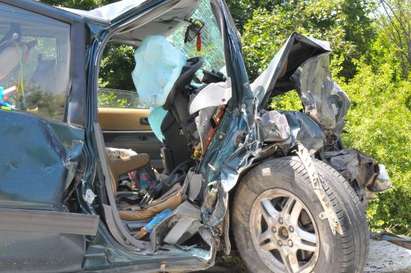Мъж може да загуби ръката си след тежка катастрофа между ТИР и автомобил