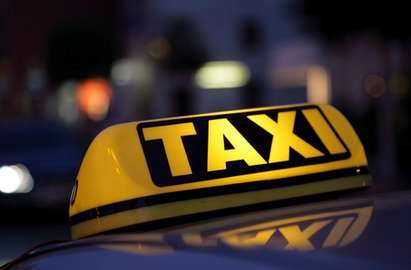 Издирват шофьор на такси заради телефона на 16-годишен турист