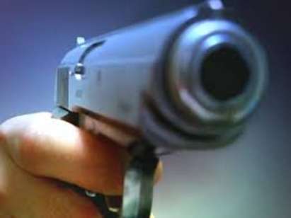 82-годишен охранител опита да сплаши крадци в Атия, изтърва пистолета си