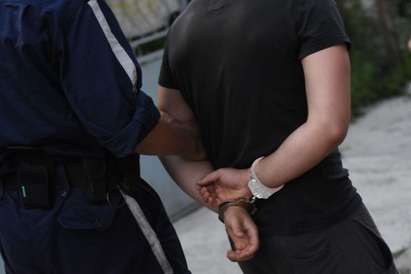 Арестуваха младеж за изнасилване на 13-годишна