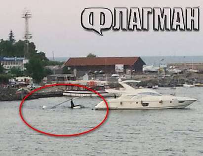 С луксозна яхта и кран извадиха потъналия хеликоптер в Царево (ОБНОВЕНА и СНИМКИ)