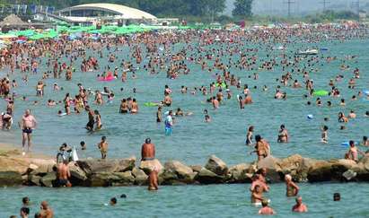 Бургас счупи температурен рекорд, живакът стигна 37 градуса на сянка