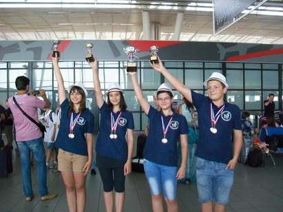 Бургаската гордост! Наши ученици се завърнаха с медали от световното състезание по математика Po Leung Kuk в Хонконг