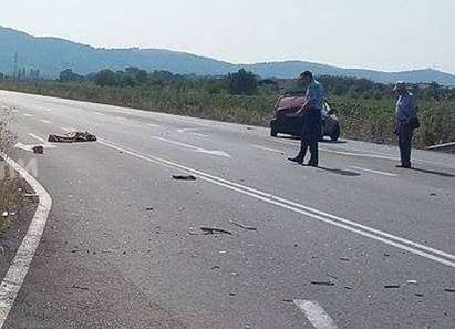 Жестока катастрофа! Шофьор изхвърча от колата, загина на място (СНИМКИ 18+)