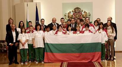 Химнът на България звуча два пъти в САЩ за бургаско момиче със специални потребности