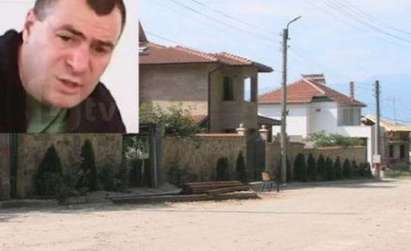 Ембака убит в Гърция?