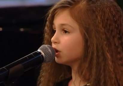 Крисия ще пее на Путин в Крим