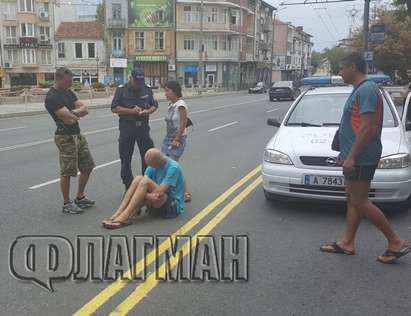 Първо във Флагман: Дрогиран нападна жена в центъра на Бургас, младежи го задържаха (СНИМКИ)