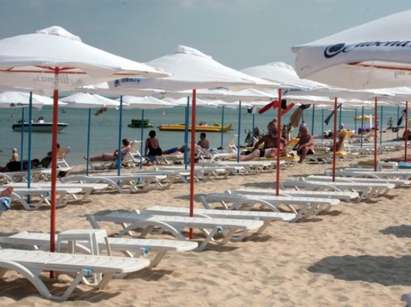 Концесионери по Южното Черноморие масово крият данъци от плажни екстри