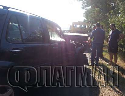 Камион на "Данон" помете черен джип „Мерцедес” край Бургас (СНИМКИ)