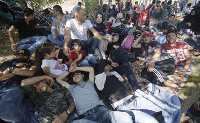 Стотици бежанци от Турция пробиват границата при Синеморец (ОБНОВЕНА)