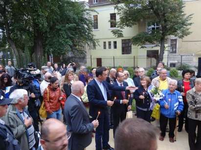 Откриха новия Дом на писателя в Бургас, кметът пожела духът на Христо Фотев да се върне сред нас