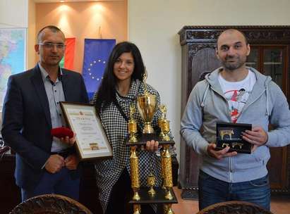 Злато за световната шампионка по карате Станислава Бойчева – този път от областния управител