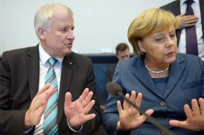 Бавария заплаши да съди Меркел, ако не спре притокът на мигранти