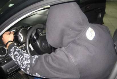 Виртуозният апаш Шумахера ни краде колата през багажника